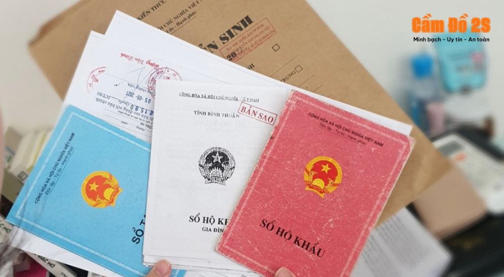 Cầm sổ hộ khẩu có hợp pháp không?